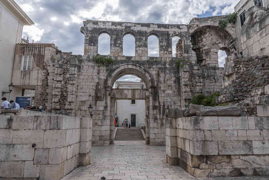 Croacia - Split 06 - palacio de Diocleciano - Puerta de Plata